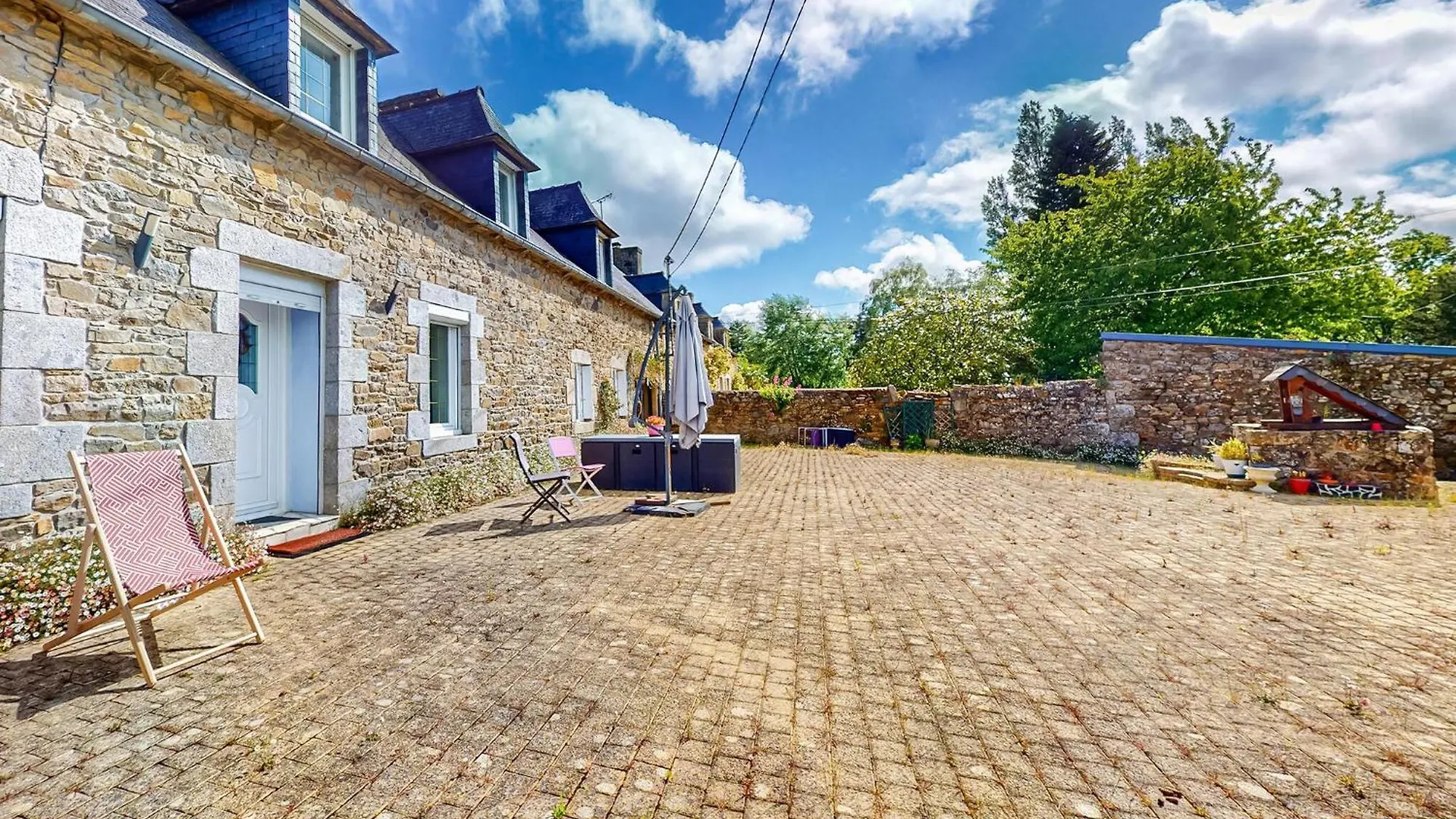 Hébergement de vacances Nice Home In Plouagat With Wifi