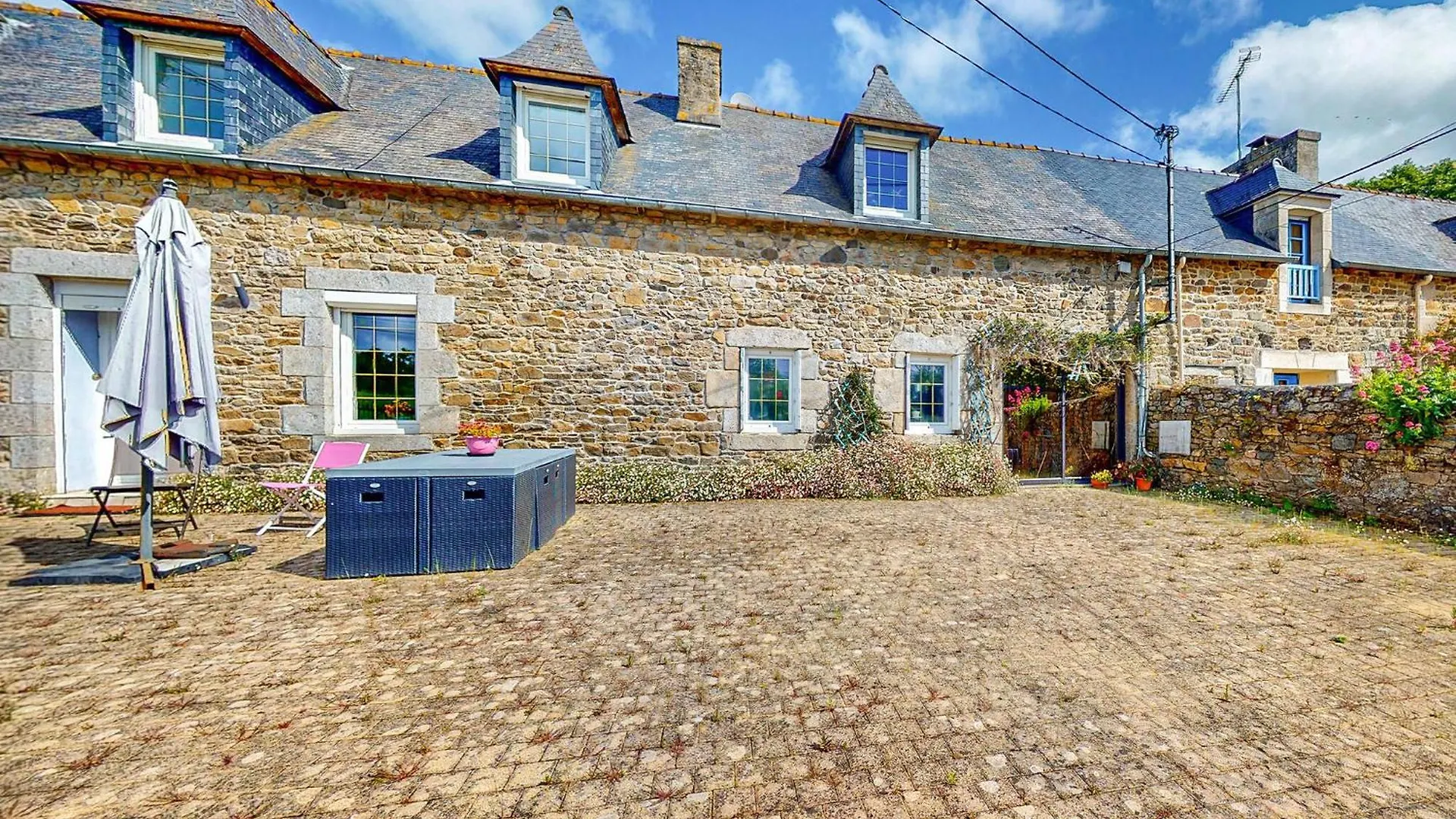 Nice Home In Plouagat With Wifi